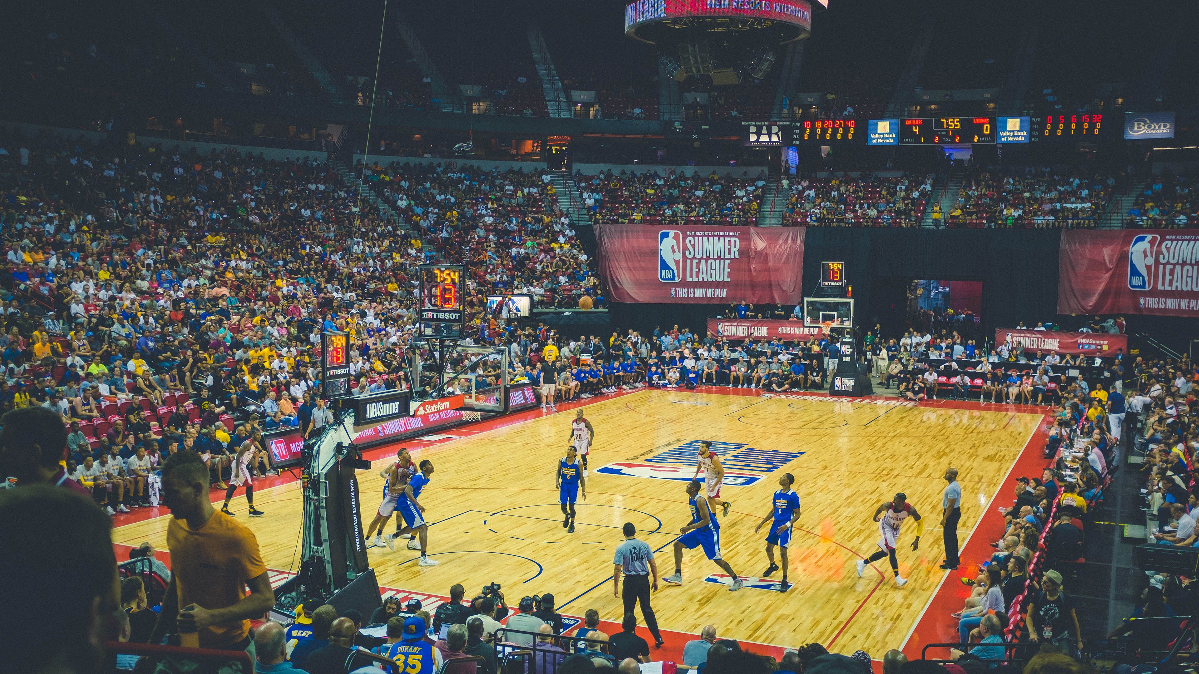 科贝特泳姿流畅展现蛙泳魅力，科贝特舰队